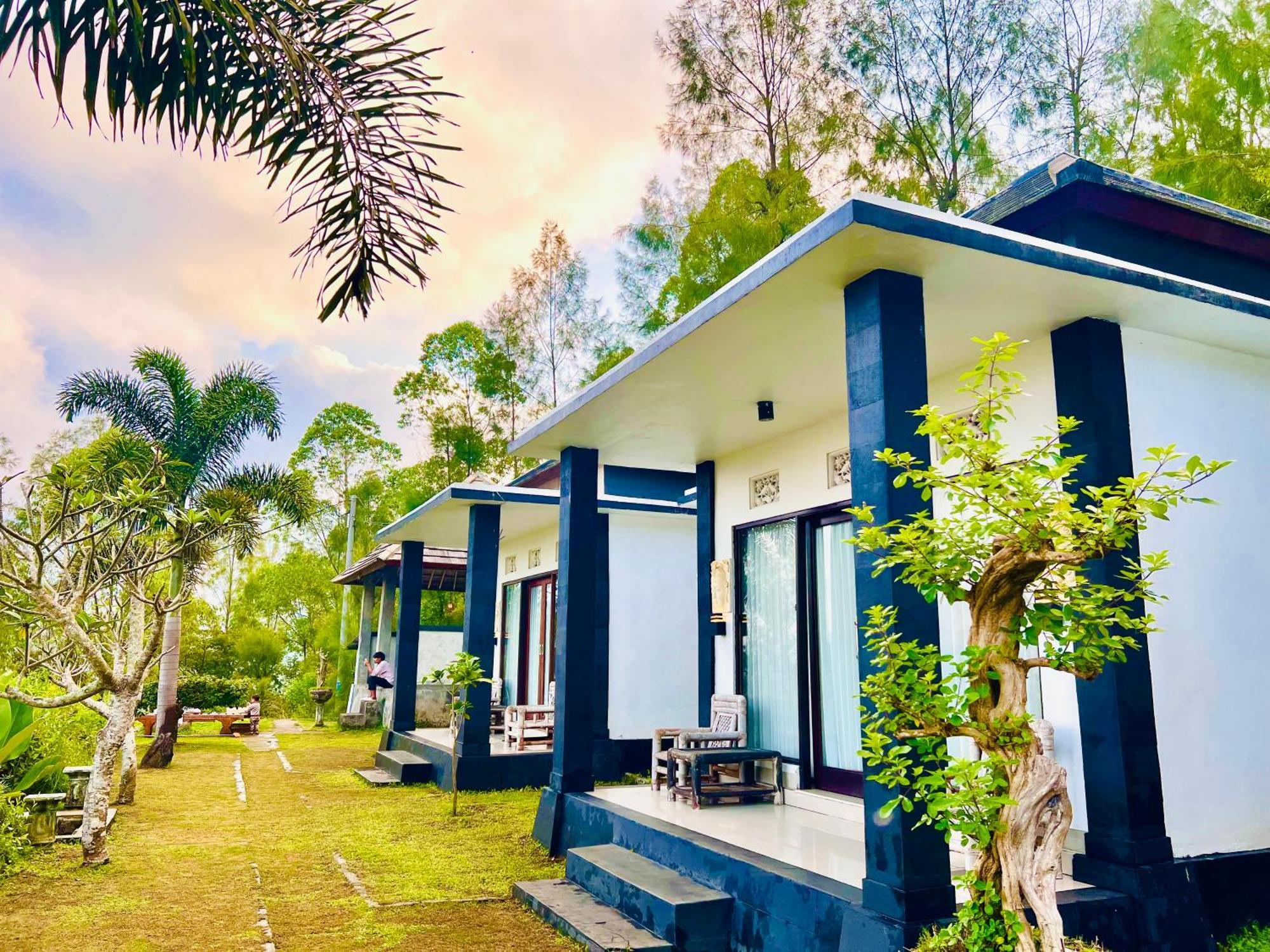 Lodge Batur Cliff Panorama